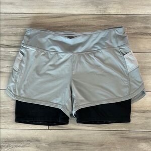 Athleta Ready Set 2 In 1 Compression 4" Shorts Gray size medium